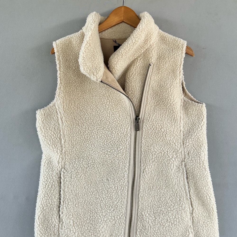 Banana Republic Cream Sherpa Zip Vest - Picture 2 of 7